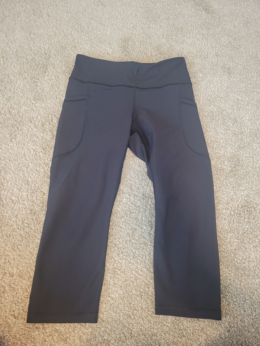 Old Navy PowerSoft Black Cropped Leggings with Side Pockets M Petite